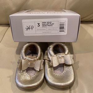Freshly Picked Flat Bow Mocc Mini Sole - size 3